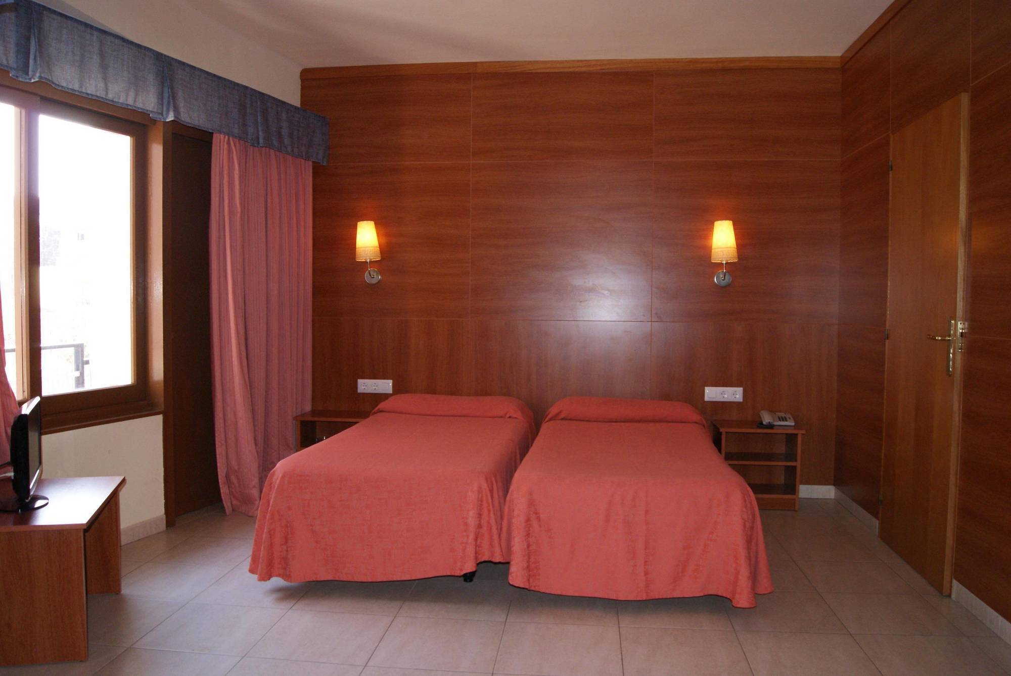 Hotel Checkin Montpalau Pineda de Mar Buitenkant foto