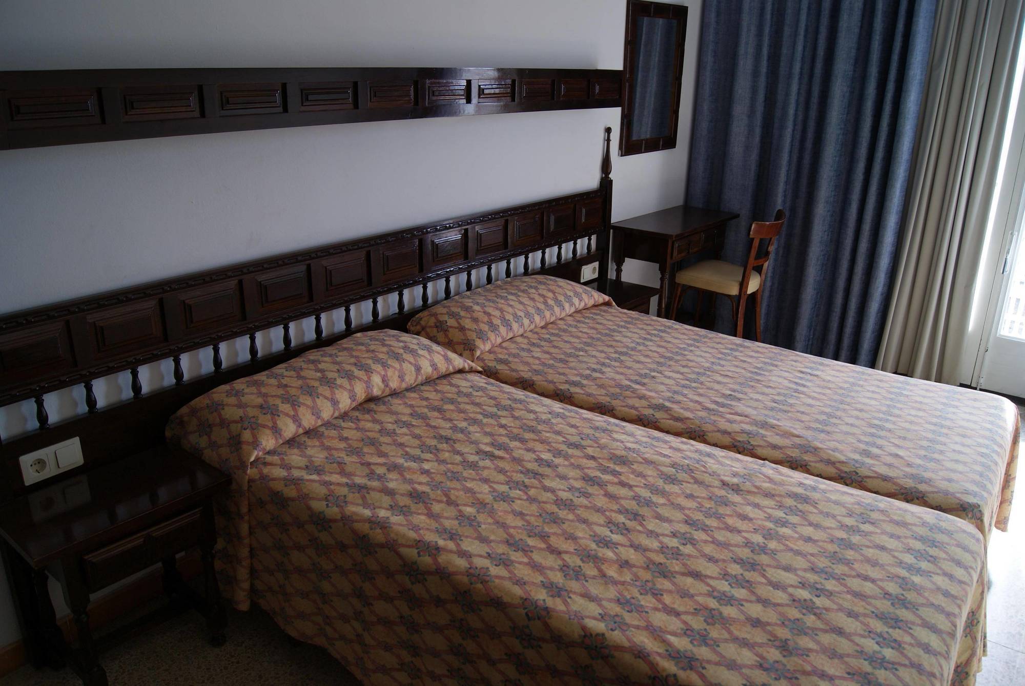Hotel Checkin Montpalau Pineda de Mar Buitenkant foto